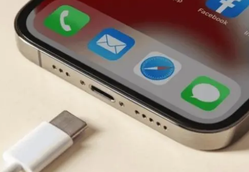 岚县苹果15维修分享iPhone15改USB-C接口后能和安卓用户互借充电器吗